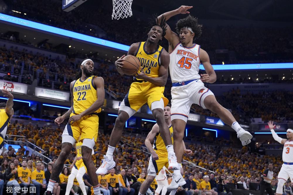 他们沿着海 他们沿着海